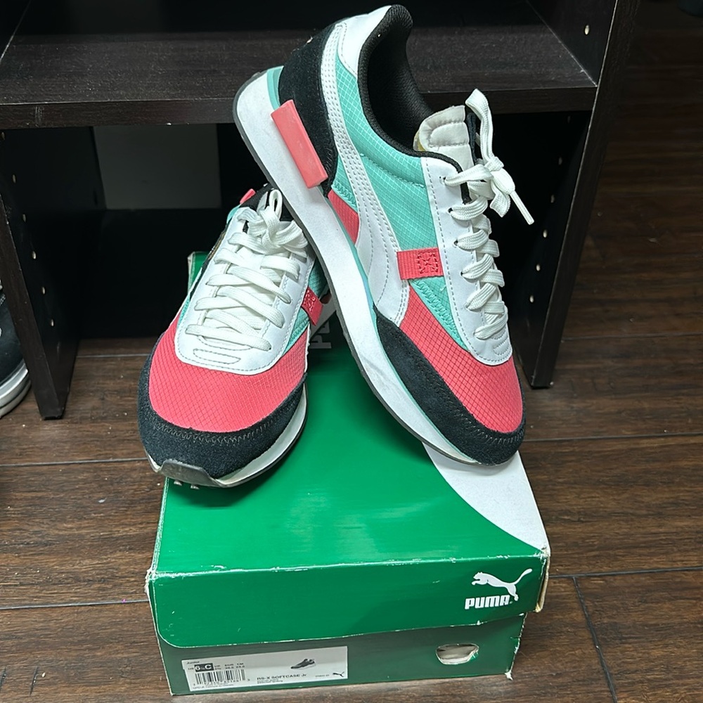 Women’s sneakers
